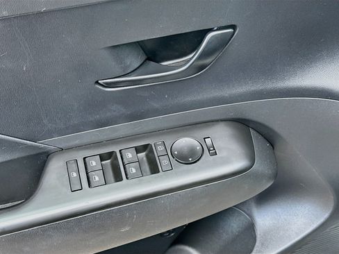 Used 2025 Hyundai Kona SEL AWD/4WD image 15
