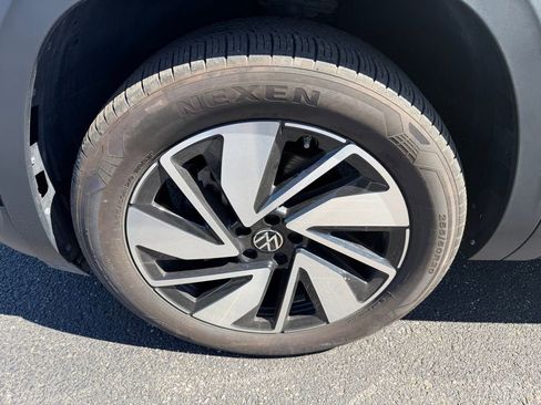 Used 2025 Volkswagen Atlas SE AWD/4WD image 13