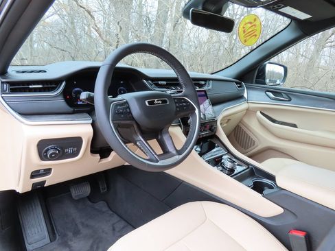 Certified 2025 Jeep Grand Cherokee Limited AWD/4WD image 20