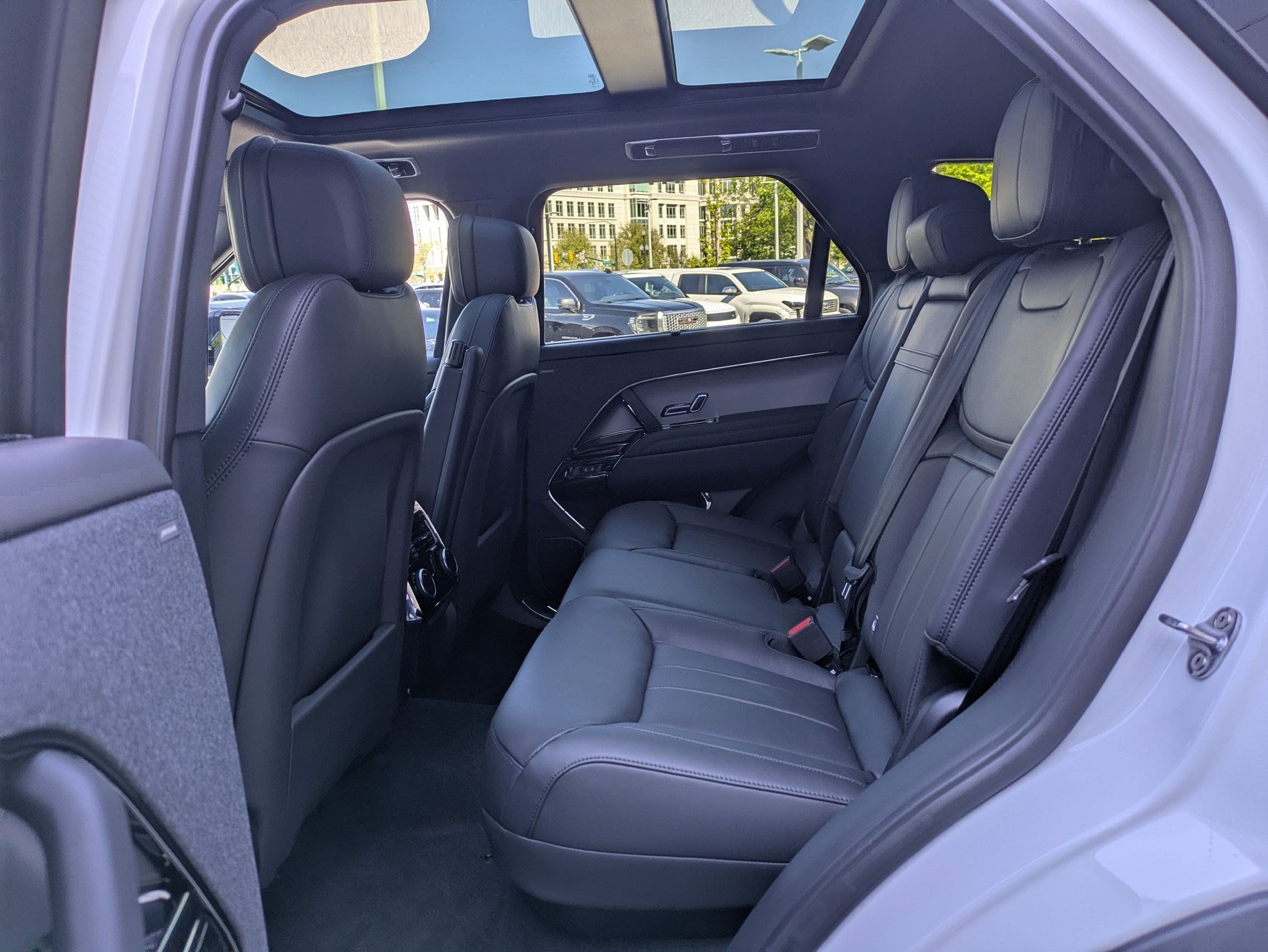 New 2026 Land Rover Range Rover Sport SE AWD/4WD image 29