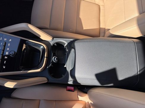 Certified 2025 Porsche Cayenne image 18