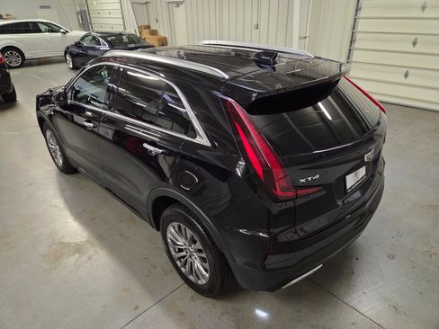 Used 2025 Cadillac XT4 Premium Luxury image 5