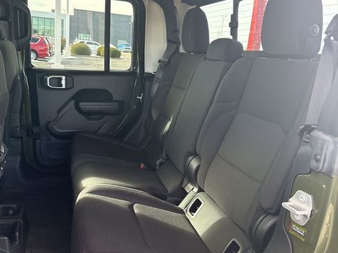 Used 2022 Jeep Gladiator Sport image 17