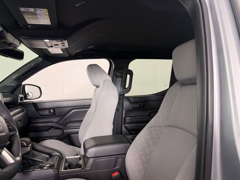 Used 2025 Toyota Tacoma SR5 AWD/4WD image 18