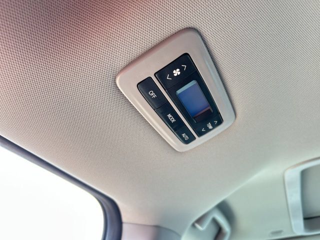Used 2020 Toyota Sienna XLE FWD image 28