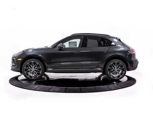 Certified 2026 Porsche Macan AWD/4WD image 2