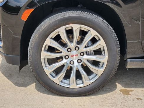 Used 2023 GMC Yukon Denali w/ LPO, Floor Liner Package AWD/4WD image 10