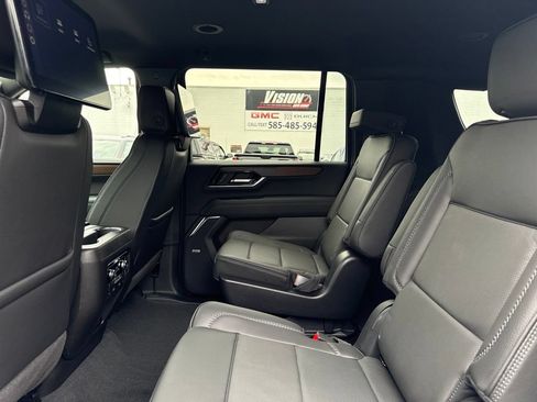 Used 2026 GMC Yukon XL Denali w/ Advanced Technology Package AWD/4WD image 14