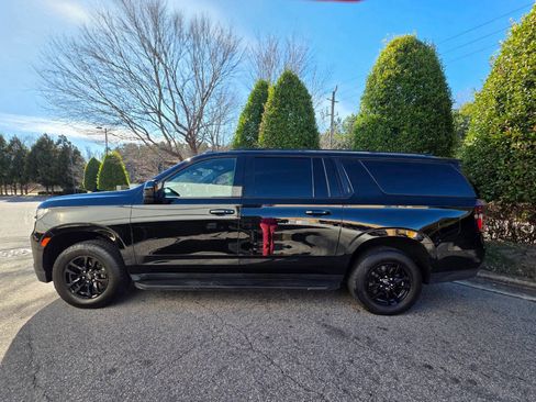 Used 2021 Chevrolet Suburban LT image 2