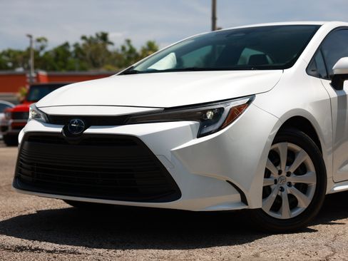 Used 2024 Toyota Corolla LE FWD image 29