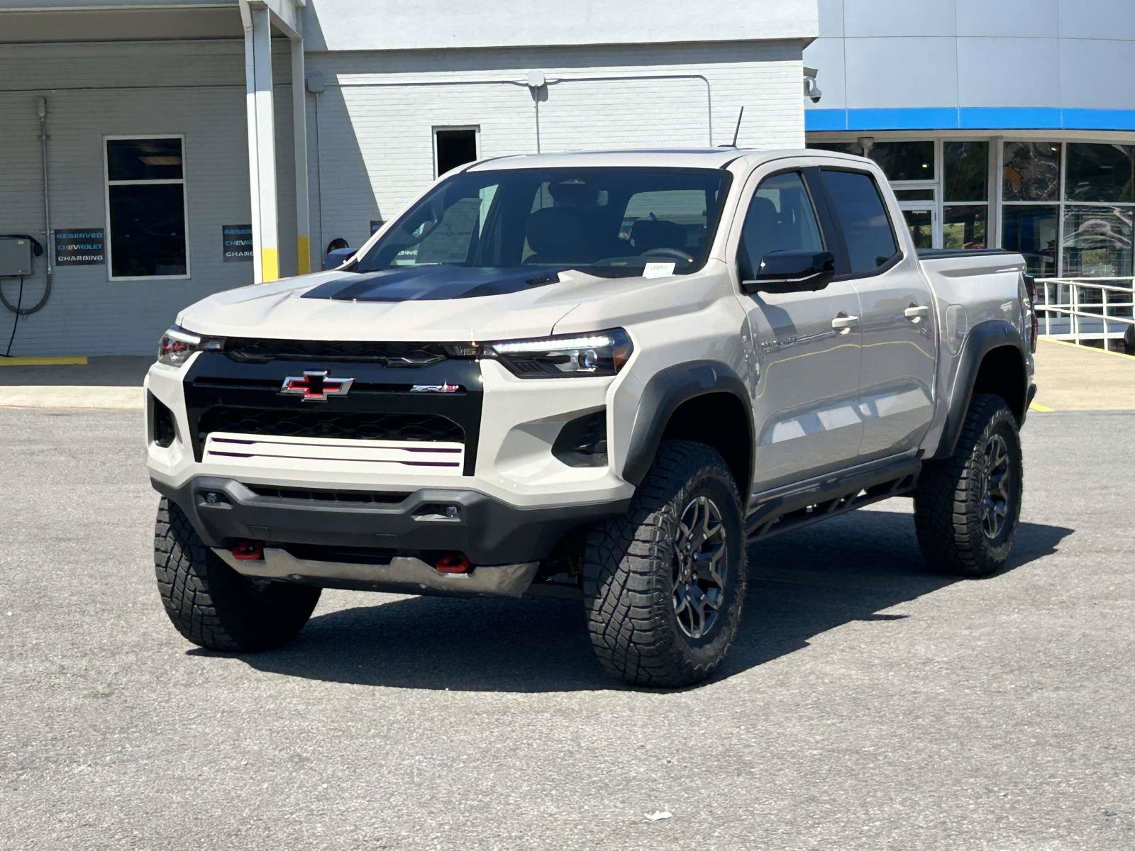 New 2026 Chevrolet Colorado ZR2 w/ Technology Package AWD/4WD image 3