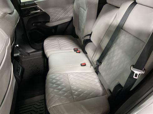 Used 2023 Mitsubishi Outlander SEL image 11