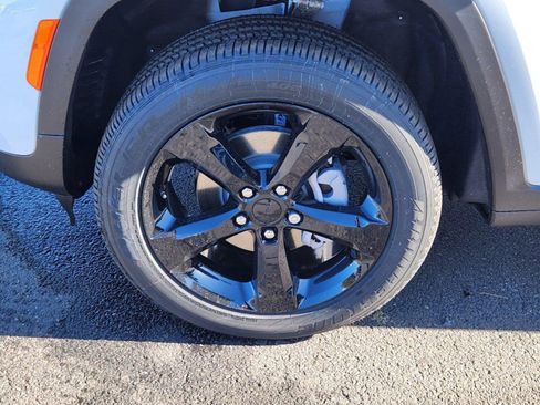 New 2025 Jeep Grand Cherokee Altitude image 20