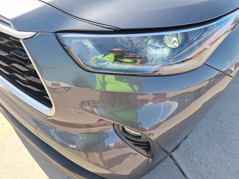 Used 2021 Toyota Highlander XLE FWD image 10