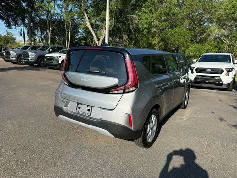 Used 2025 Kia Soul LX w/ LX Technology Package FWD image 10