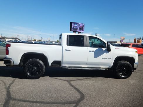 Used 2022 Chevrolet Silverado 2500 LT w/ Convenience Package AWD/4WD image 2