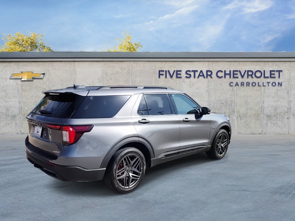 Used 2025 Ford Explorer ST-Line w/ ST-Line Street Pack AWD/4WD image 8