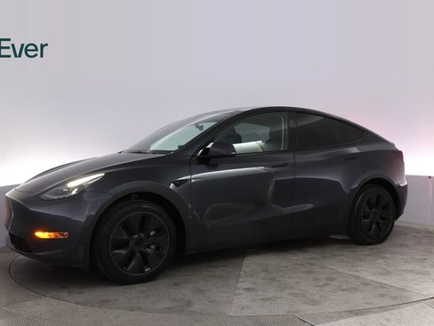 Used 2024 Tesla Model Y Long Range RWD image 18