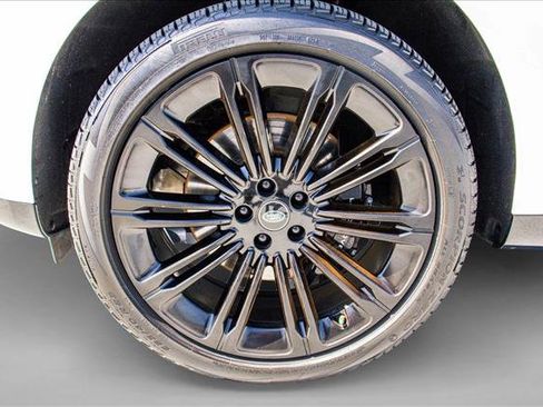 Used 2024 Land Rover Range Rover Long Wheelbase SE AWD/4WD image 9