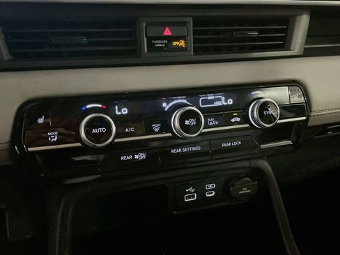 Used 2025 Honda Pilot Touring image 16