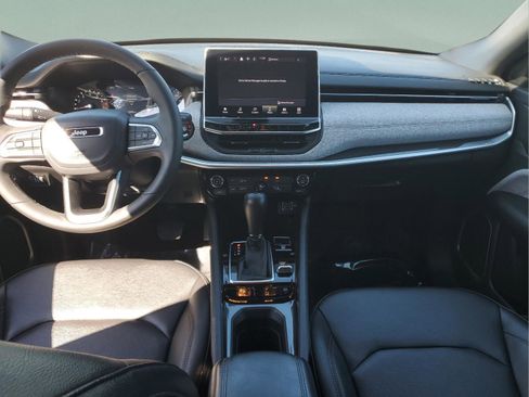 Used 2024 Jeep Compass Latitude image 14