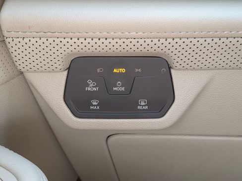 Certified 2024 Volkswagen Atlas SE FWD image 28