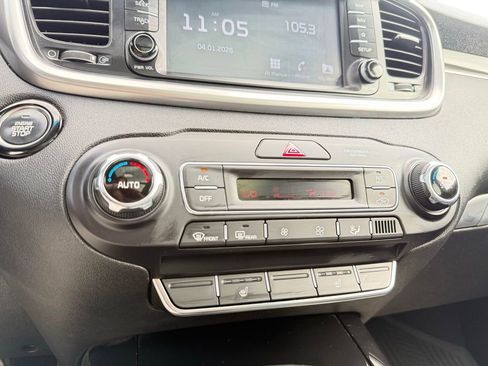 Used 2019 Kia Sorento SX image 18