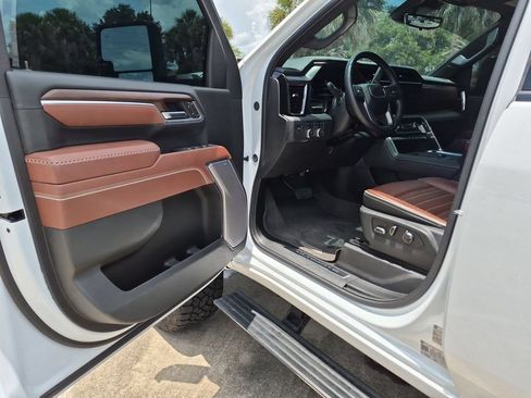 Used 2025 GMC Sierra 3500 Denali Ultimate AWD/4WD image 8