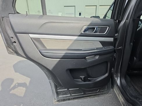 Used 2017 Ford Explorer XLT w/ Equipment Group 202A AWD/4WD image 19