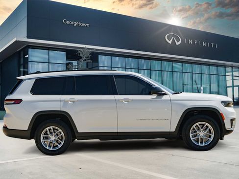 Used 2025 Jeep Grand Cherokee L Laredo RWD image 4