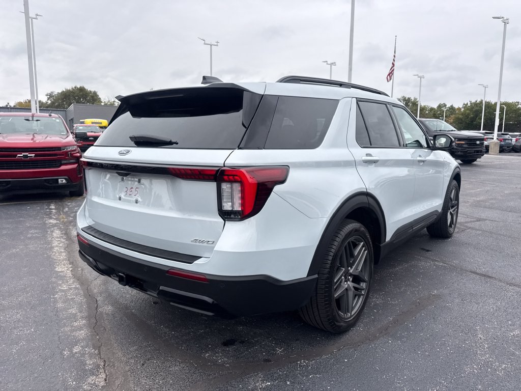 Used 2026 Ford Explorer ST-Line w/ ST-Line Street Pack AWD/4WD image 7