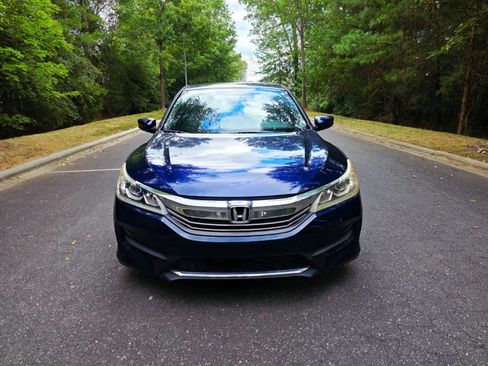 Used 2017 Honda Accord LX image 2