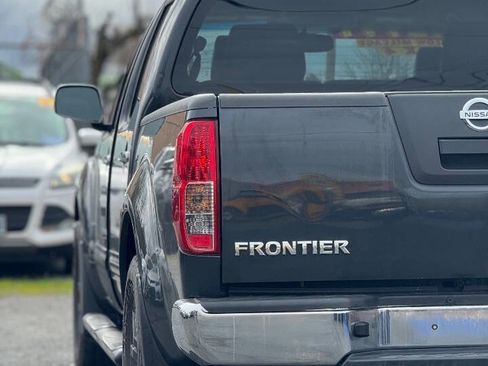 Used 2011 Nissan Frontier SL w/ Moonroof Pkg image 10