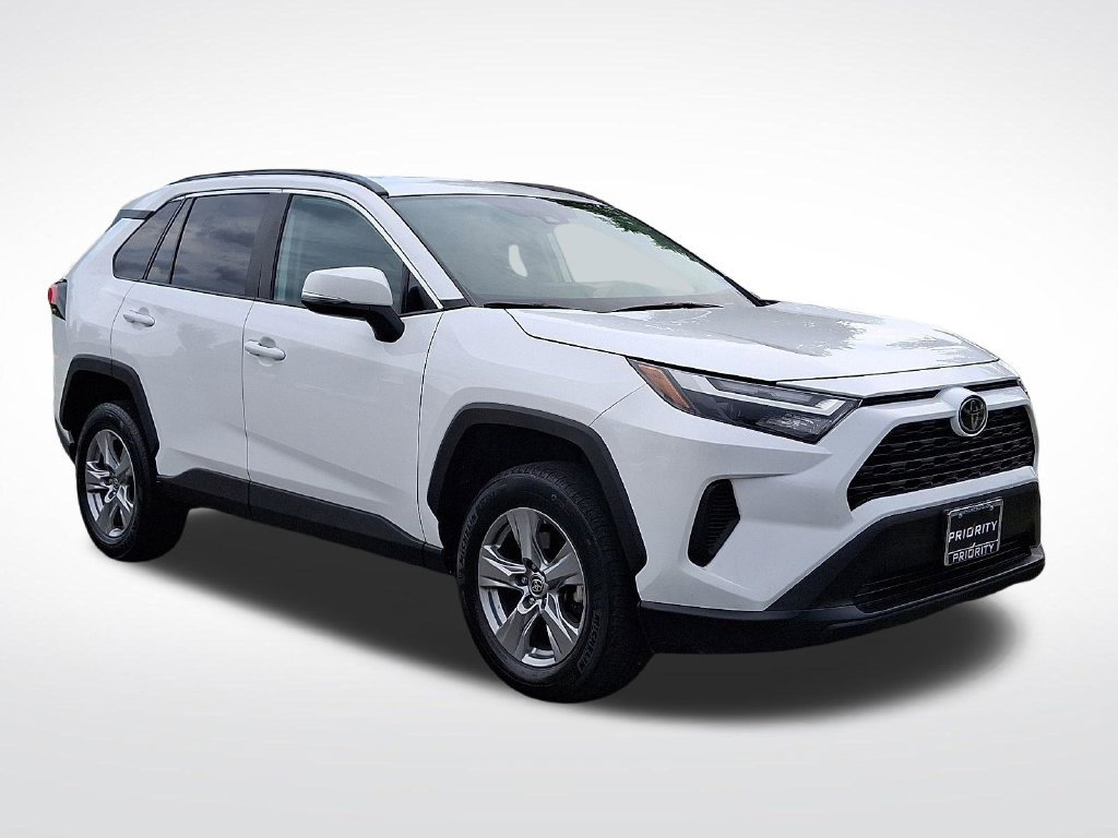 Used 2024 Toyota RAV4 XLE AWD/4WD image 3