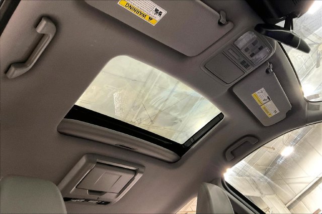 Used 2017 Honda Pilot Touring image 24