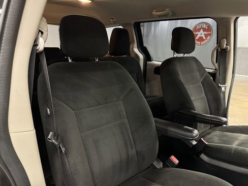 Used 2016 Dodge Grand Caravan American Value Package image 34