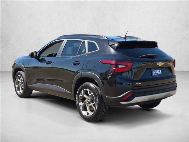 Used 2025 Chevrolet Trax LT FWD image 8