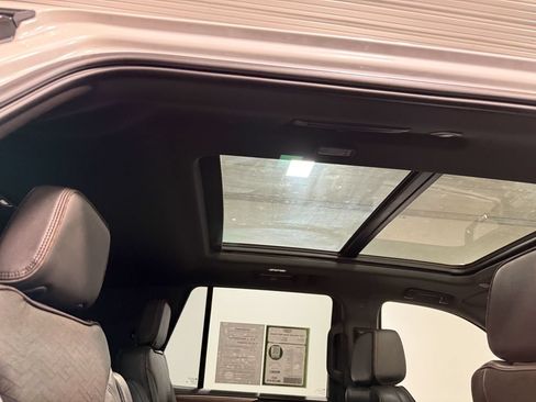 Used 2021 Chevrolet Tahoe High Country w/ Premium Package AWD/4WD image 15