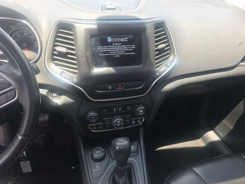Used 2019 Jeep Cherokee Latitude Plus w/ Comfort/Convenience Group AWD/4WD image 10