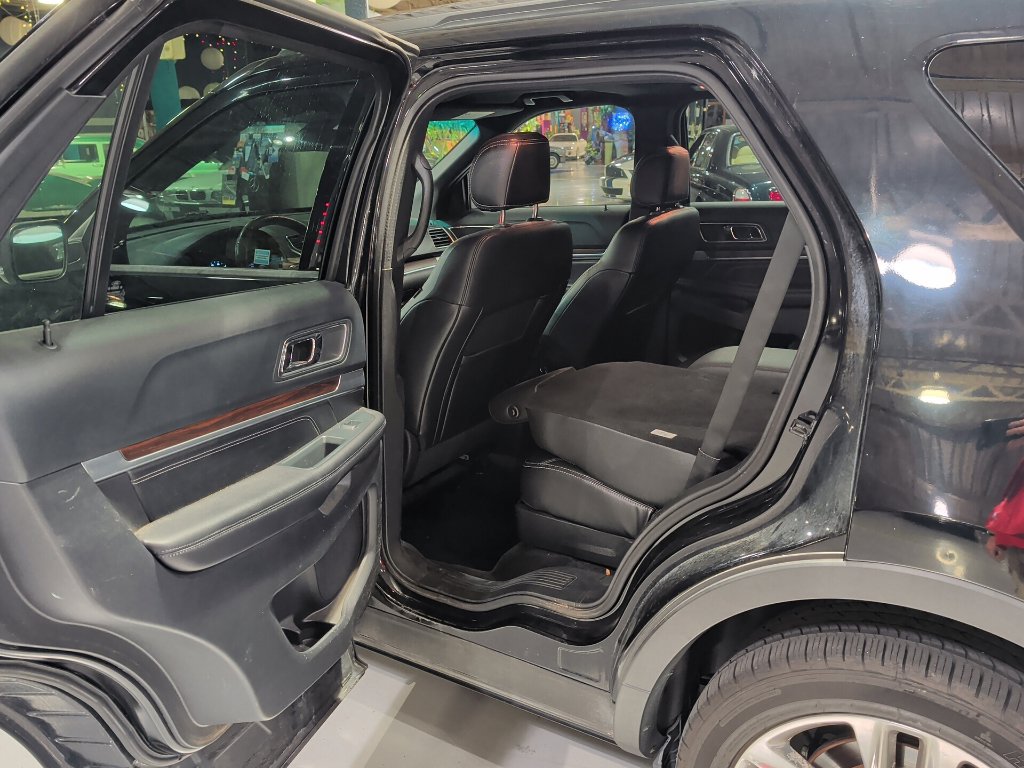 Used 2016 Ford Explorer Limited w/ Equipment Group 301A AWD/4WD image 13