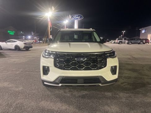 Used 2025 Ford Explorer Platinum w/ Ultimate Package image 2