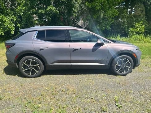 New 2026 Chevrolet Equinox EV LT AWD/4WD image 7