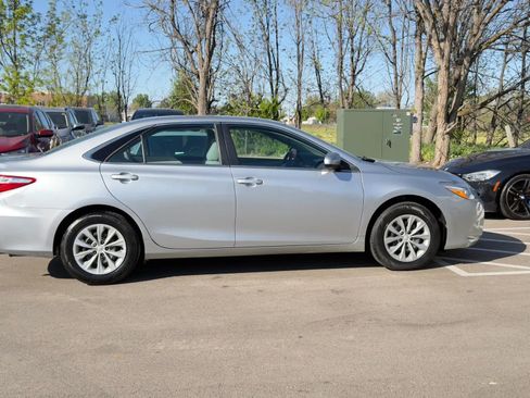 Used 2016 Toyota Camry LE FWD image 7