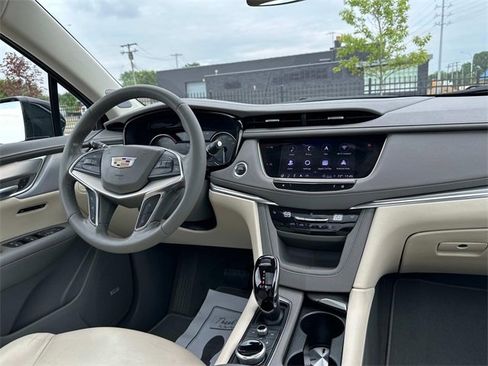 Certified 2022 Cadillac XT5 Premium Luxury image 64