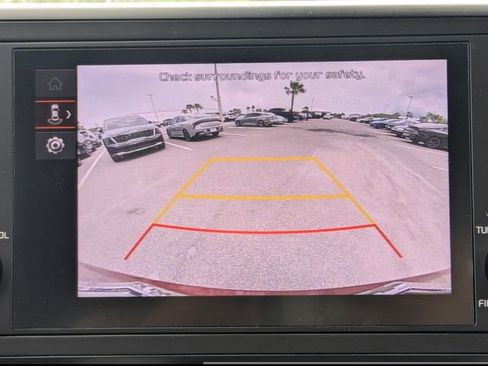 Used 2024 Kia Carnival LX FWD image 24