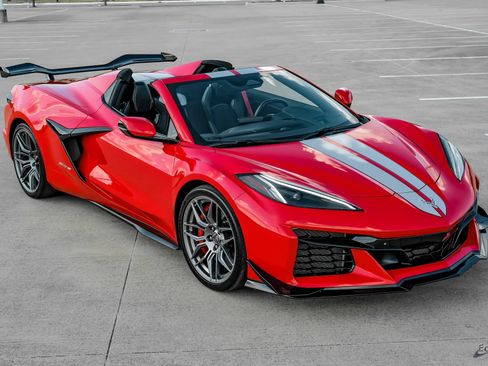 Used 2024 Chevrolet Corvette Z06 w/ Z07 Performance Package RWD image 23
