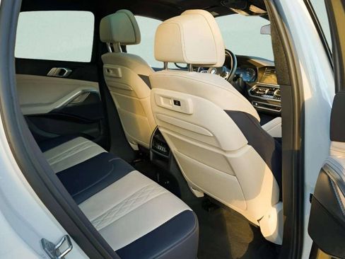 Used 2022 BMW X6 xDrive40i w/ Executive Package image 55