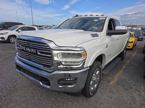 Used 2021 RAM 2500 Laramie AWD/4WD image 2