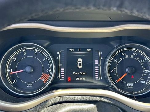 Used 2015 Jeep Cherokee Latitude w/ Cold Weather Group FWD image 30