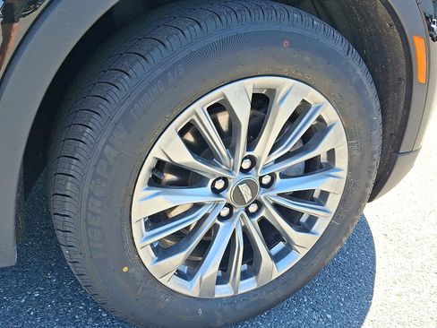 Used 2025 Cadillac XT4 Premium Luxury AWD/4WD image 12